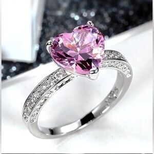 New! Luxury Pink Zircon Diamond Heart Ring